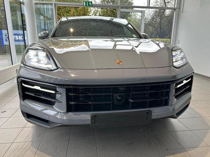 Grau Neu 2025 Porsche Cayenne S SUV | 141.015 € - Bild 1/4
