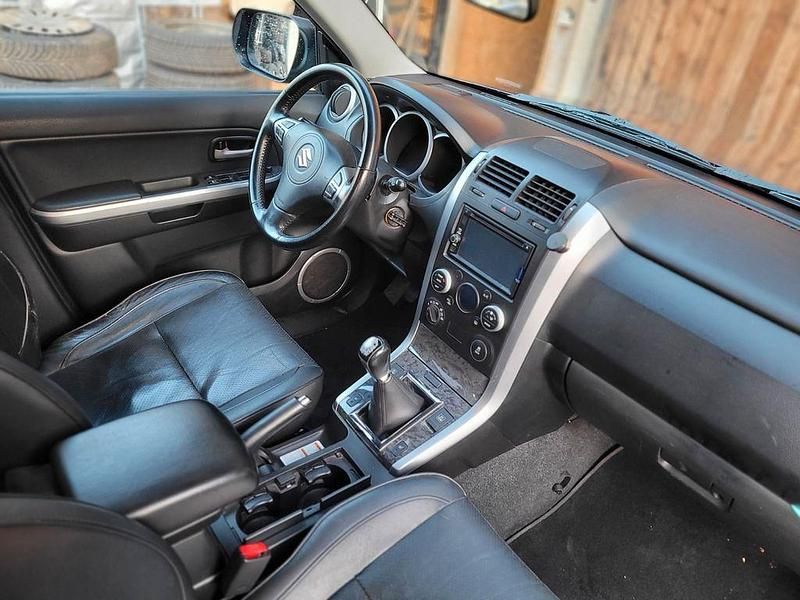 Gebraucht Suzuki Grand Vitara 129 PS (94 kW) 2013 Grau SUV