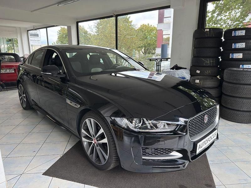 Schwarz Gebraucht 2019 Jaguar XE R-Sport Limousine | 20.990 € (Fairer Preis) - Bild 1/4