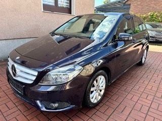 Nordlichtviolett metalliclac Gebraucht 2013 Mercedes B180 Van / Kleinbus | 9.999 € (Guter Preis) - Bild 1/4