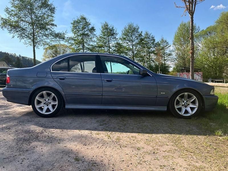Second-hand BMW 525 163 CP (119 kW) 2002 Albastru Berlinǎ