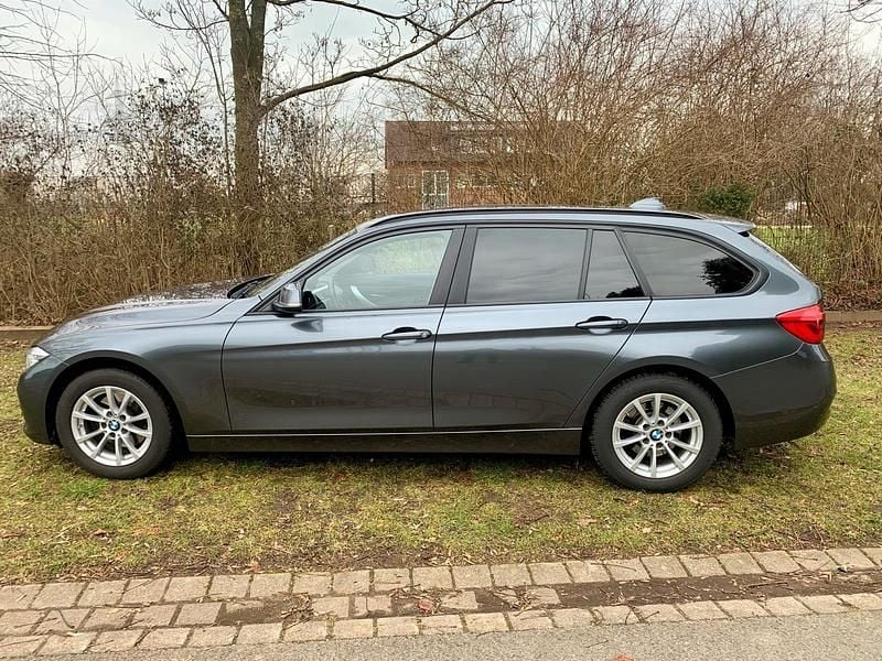 Gebraucht BMW 320 190 PS (139 kW) 2017 Grau Kombi