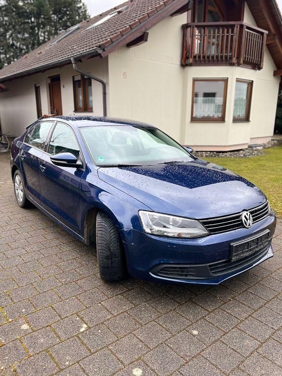 Gebraucht VW Jetta Trendline 105 PS (77 kW) 2013 Blau Limousine