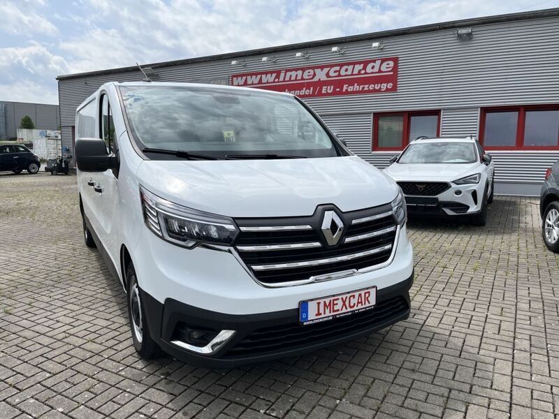 Weiss Gebraucht 2022 Renault Trafic Van | 21.989 € (Guter Preis) - Bild 1/4