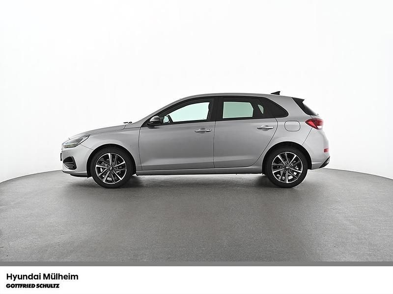 Neu Hyundai i30 Advantage 140 PS (102 kW) 2025 Silber Limousine