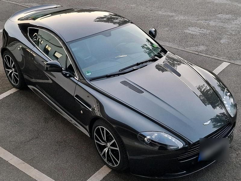 Grau Gebraucht 2014 Aston Martin Vantage Coupé | 69.900 € - Bild 1/4