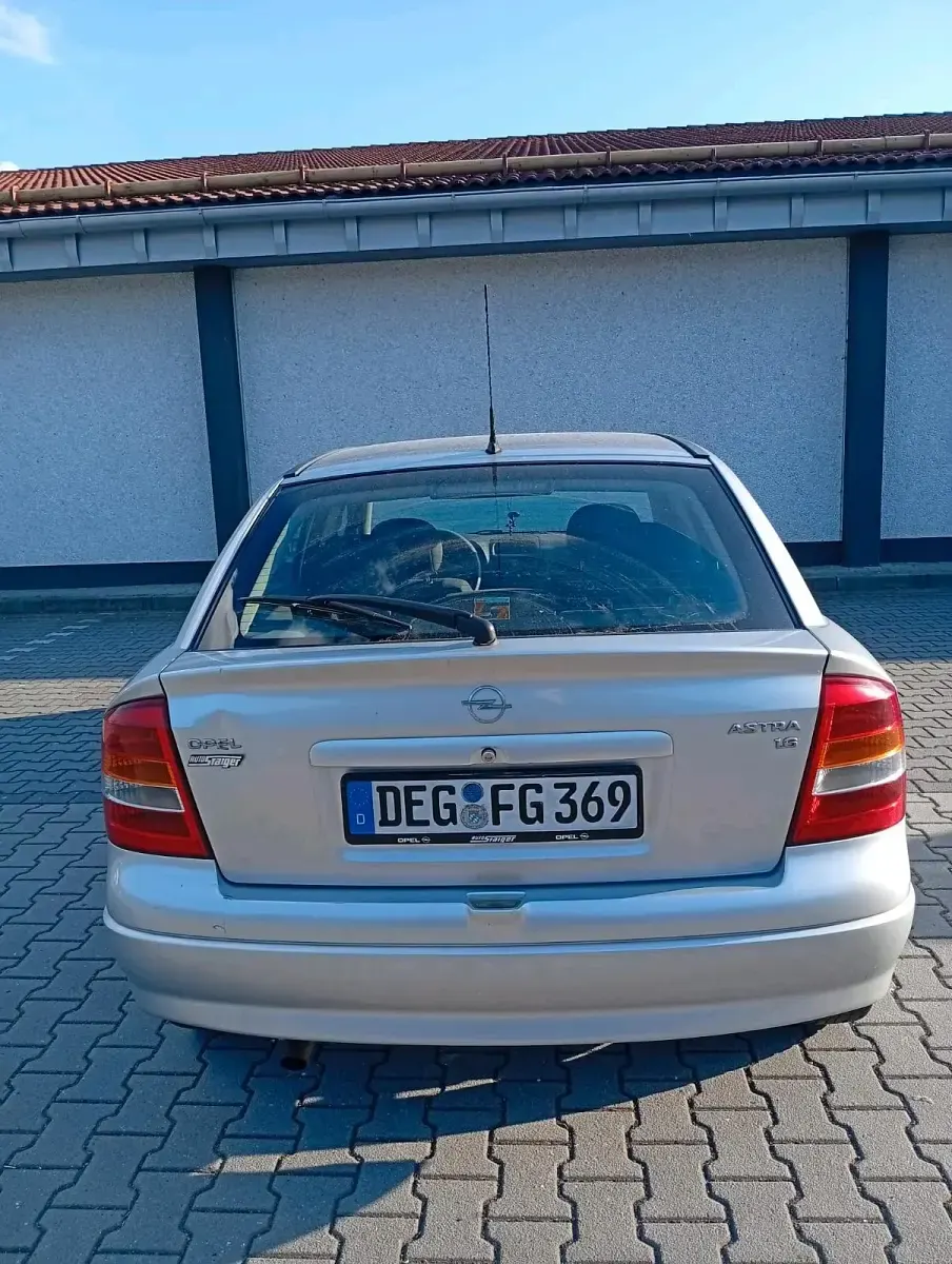 Gebraucht Opel Astra 84 PS (61 kW) 2002 Silber Limousine