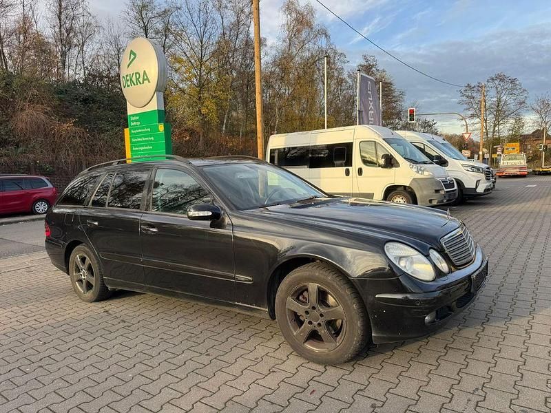 Gebraucht Mercedes E220 150 PS (110 kW) 2004 Schwarz Kombi