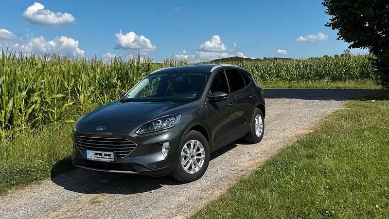 Grau Gebraucht 2023 Ford Kuga Titanium X SUV | 36.600 € - Bild 1/4