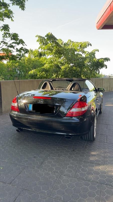 Second-hand Mercedes SLK200 163 CP (119 kW) 2007 Negru Cabrio