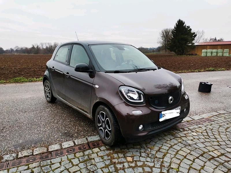 Braun Gebraucht 2019 Smart ForFour Electric Drive Limousine | 7.500 € - Bild 1/4