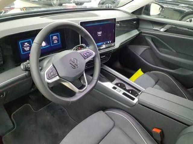 Gebraucht VW Passat IQ Drive 150 PS (110 kW) 2025 Schwarz Kombi