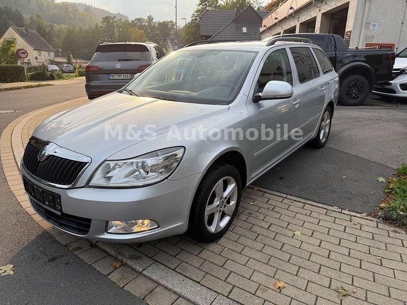 Silber Gebraucht 2013 Skoda Octavia Ambition Kombi | 6.199 € (Guter Preis) - Bild 1/4