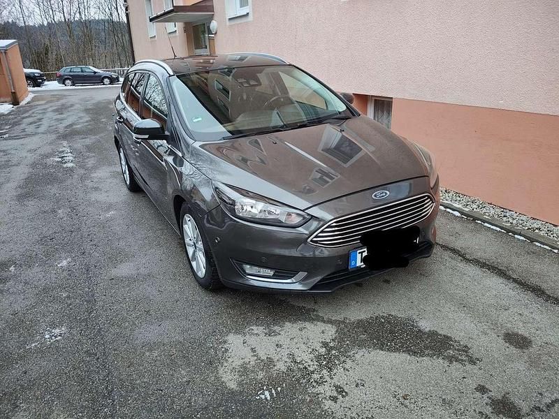 Gebraucht Ford Focus Titanium 120 PS (88 kW) 2016 Grau Kombi