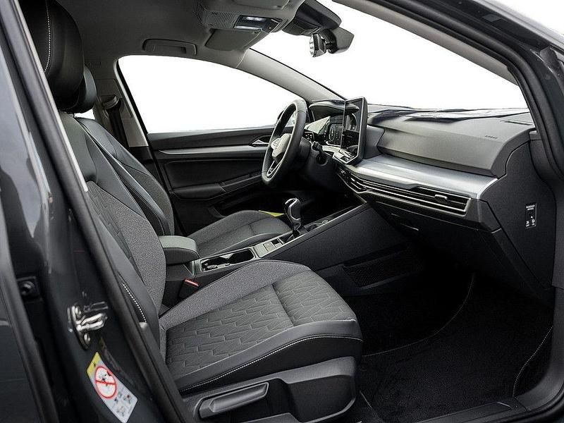 Gebraucht VW Golf VIII 116 PS (85 kW) 2026 Grau Limousine