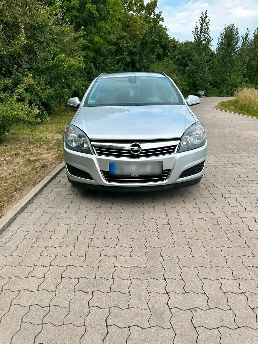 Gebraucht Opel Astra 110 PS (80 kW) 2011 Silber Kombi