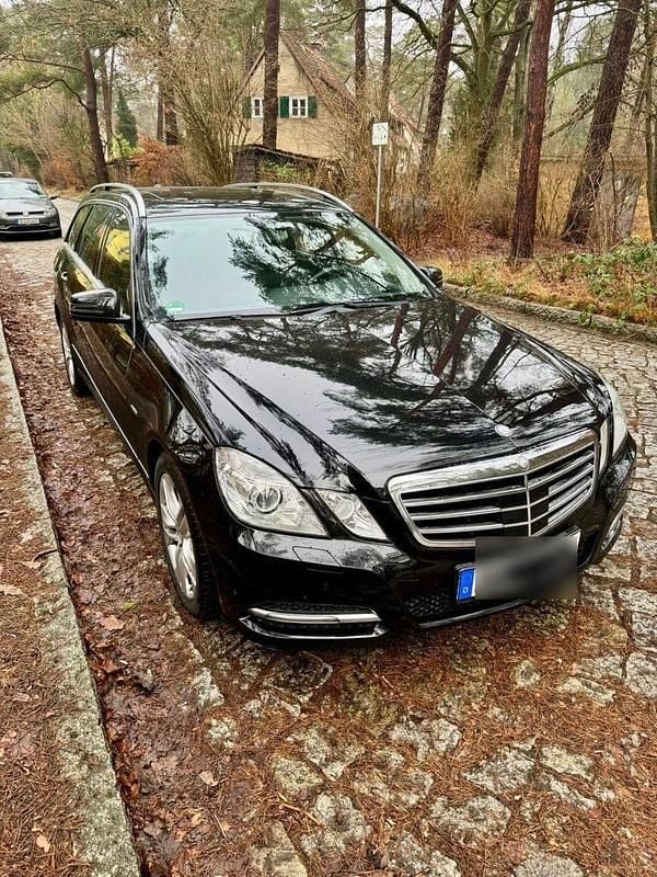 Schwarz Gebraucht 2012 Mercedes E300 Avantgarde Kombi | 9.900 € (Superpreis) - Bild 1/4