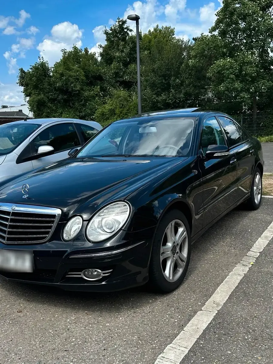 Gebraucht Mercedes E220 Avantgarde 170 PS (125 kW) 2008 Schwarz Limousine