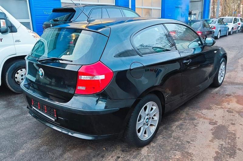 Gebraucht BMW 116 122 PS (89 kW) 2010 Schwarz Kleinwagen