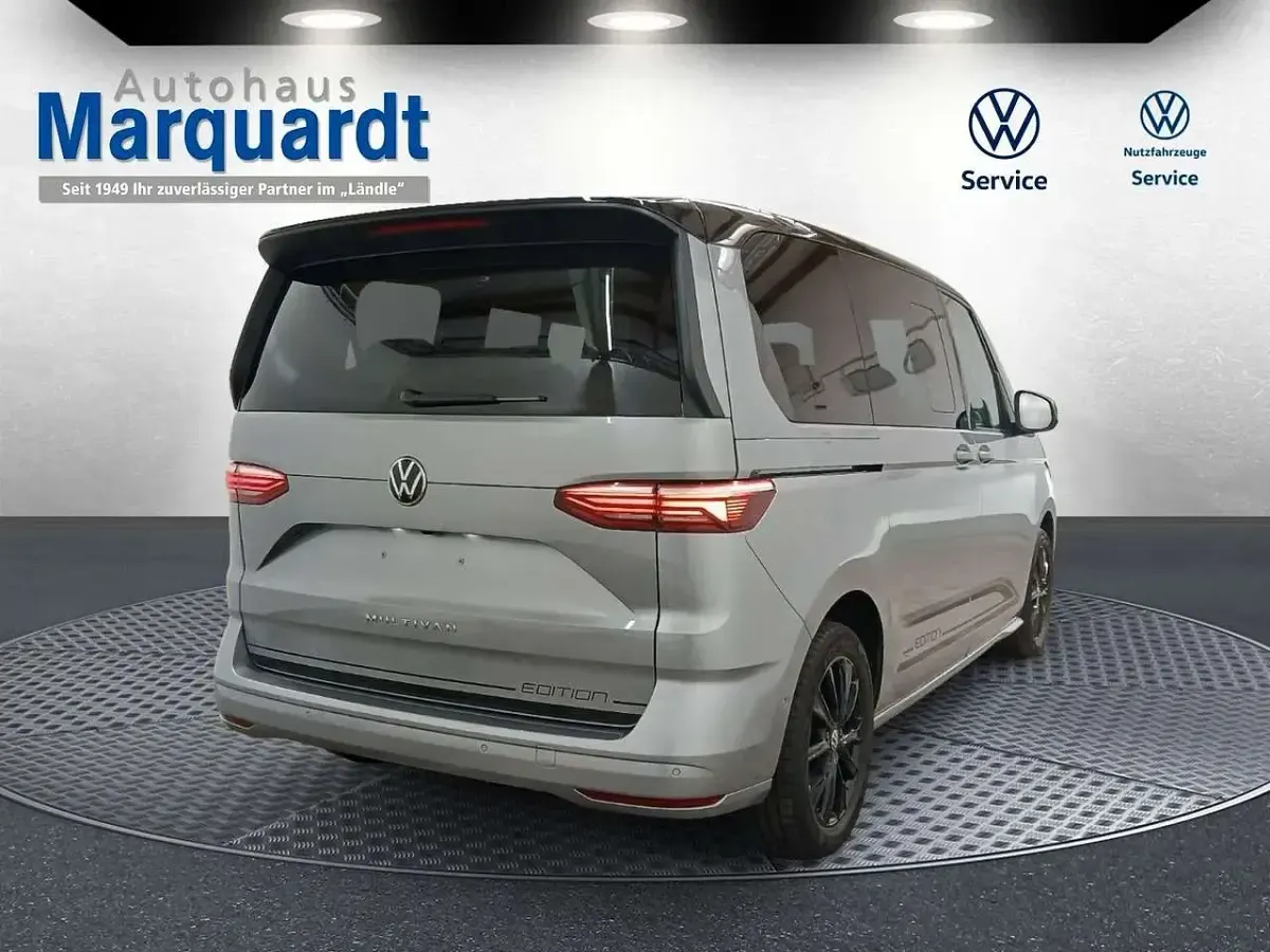 Gebraucht VW T7 Edition 150 PS (110 kW) 2025 Monosilber/schwarz Van