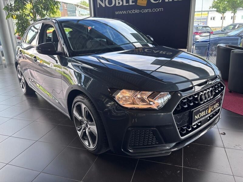Manhattangrau metallic (metallic) Gebraucht 2021 Audi A1 Sportback Sport Kleinwagen | 22.290 € (Fairer Preis) - Bild 1/4