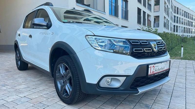 Gebraucht Dacia Sandero Celebration 90 PS (66 kW) 2019 Weiß Kleinwagen