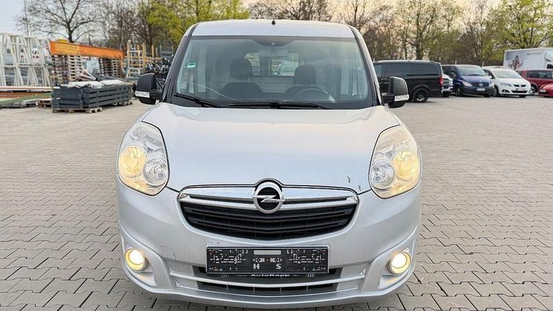 Gebraucht Opel Combo Edition 90 PS (66 kW) 2013 Silber Van / Kleinbus