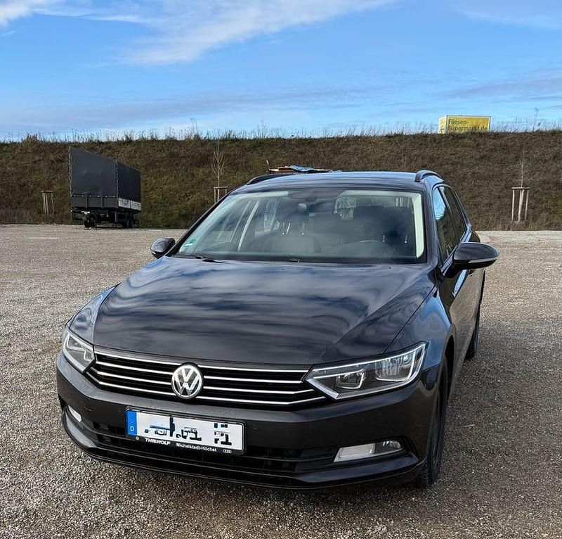 Schwarz Gebraucht 2018 VW Passat Comfortline Kombi | 9.500 € (Fairer Preis) - Bild 1/4