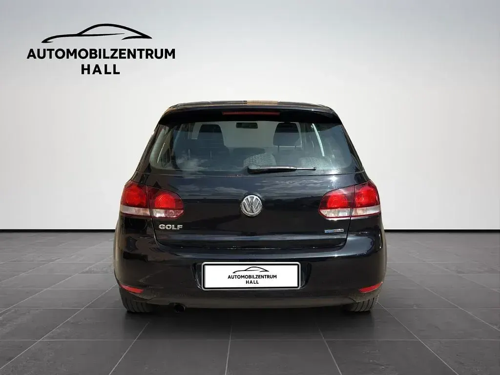 Second-hand VW Golf VII Trendline 105 CP (77 kW) 2012 Negru Berlinǎ