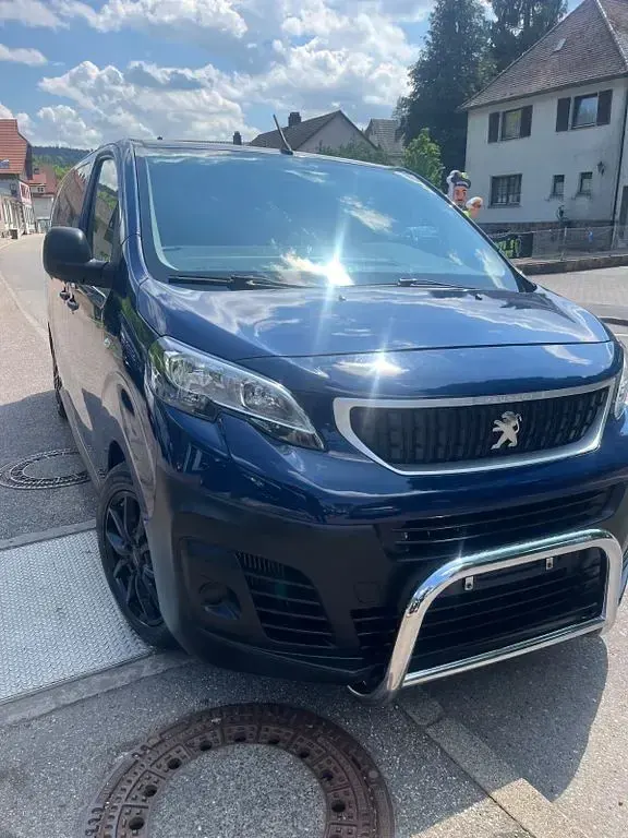 Gebraucht Peugeot Expert 179 PS (131 kW) 2018 Blau Van