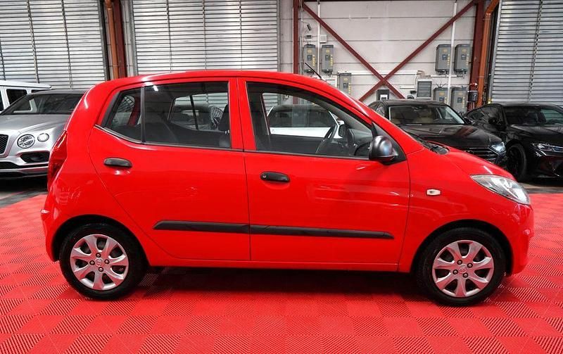Gebraucht Hyundai i10 69 PS (50 kW) 2011 Rot Kleinwagen