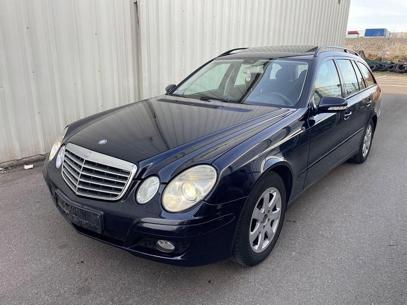 Gebraucht Mercedes E220 Classic 170 PS (125 kW) 2007 Blau Kombi