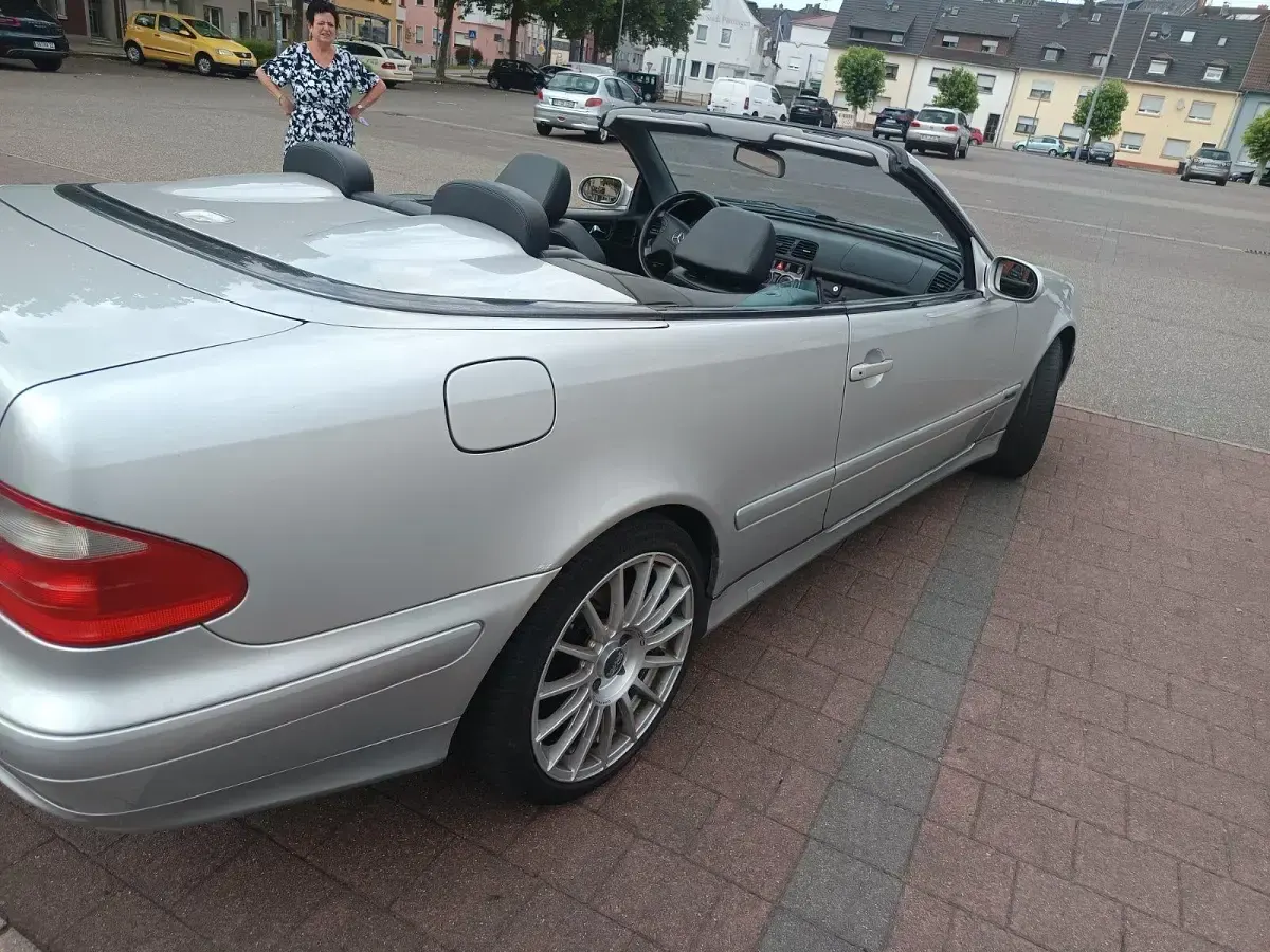 Gebraucht Mercedes CLK320 220 PS (161 kW) 2001 Silber Cabrio