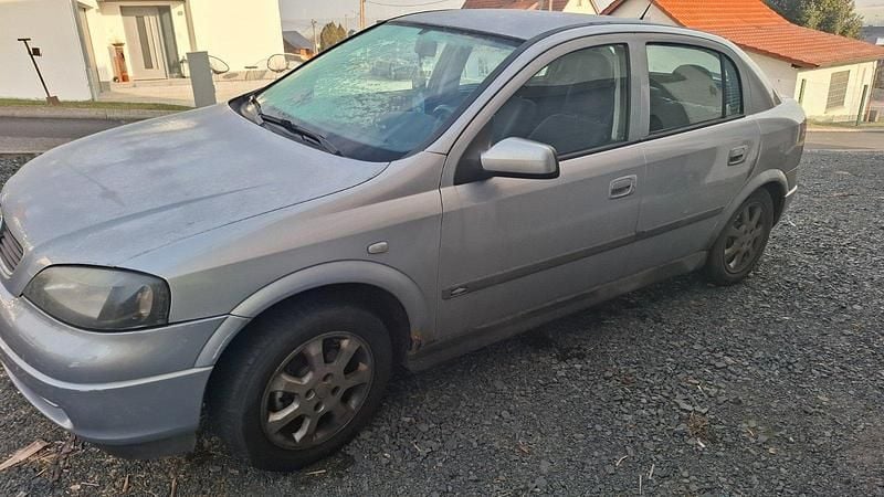 Gebraucht Opel Astra 84 PS (61 kW) 2003 Silber Coupé