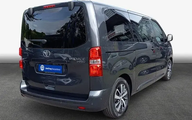 Gebraucht Toyota Proace Verso 177 PS (130 kW) 2025 Titanium grey metallic Kombi