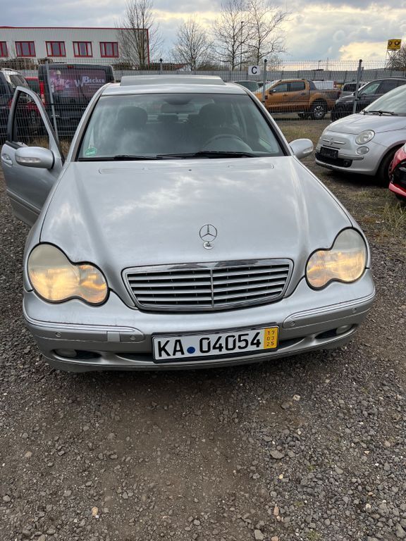 Silber Gebraucht 2004 Mercedes C180 Elegance Limousine | 2.199 € (Superpreis) - Bild 1/4