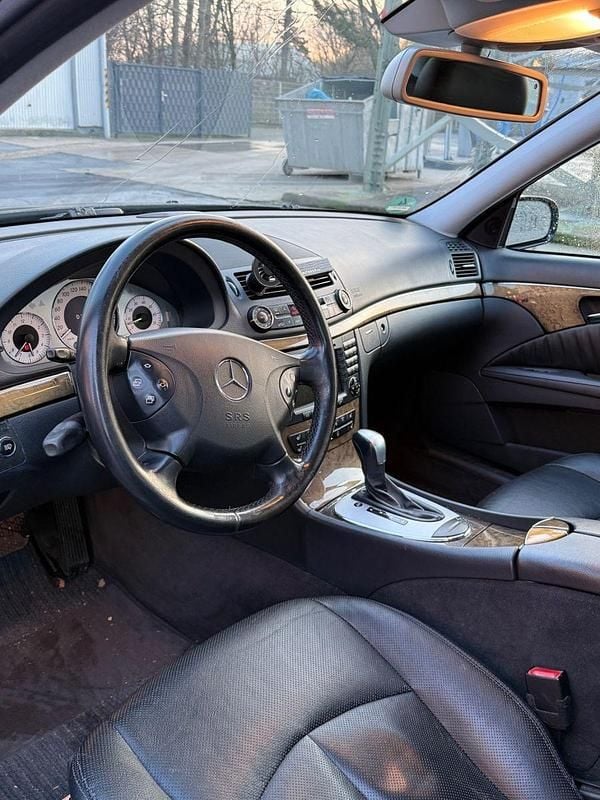 Gebraucht Mercedes E350 Avantgarde 272 PS (200 kW) 2006 Schwarz Limousine