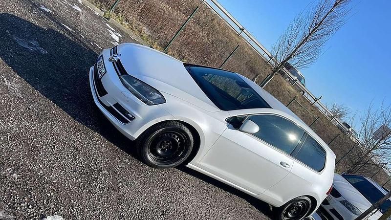 Weiß Gebraucht 2012 VW Golf VII Limousine | 7.950 € (Fairer Preis) - Bild 1/4