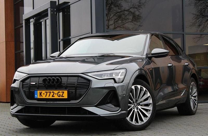 Grau Gebraucht 2020 Audi e-tron Sportback S-Line SUV | 30.951 € (Superpreis) - Bild 1/4