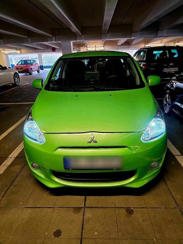 Grün Gebraucht 2015 Mitsubishi Space Star Kleinwagen | 3.500 € - Bild 1/4