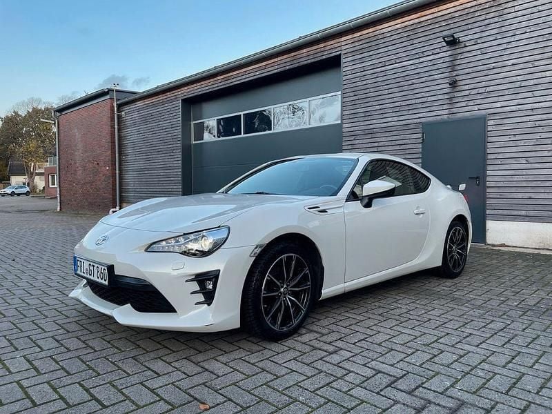 Weiß Gebraucht 2019 Toyota GT86 GT Coupé | 23.900 € (Superpreis) - Bild 1/4