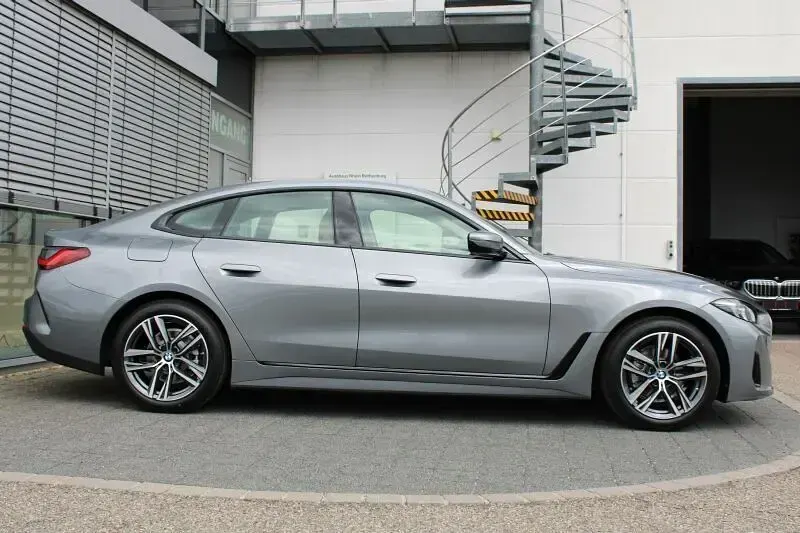Neu BMW 420 Coupé Sport Line 184 PS (135 kW) 2026 Grau Coupé