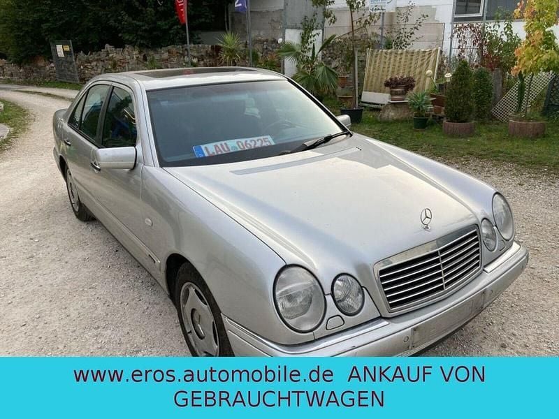 Silber Gebraucht 1998 Mercedes E200 Limousine | 3.850 € (Guter Preis) - Bild 1/4