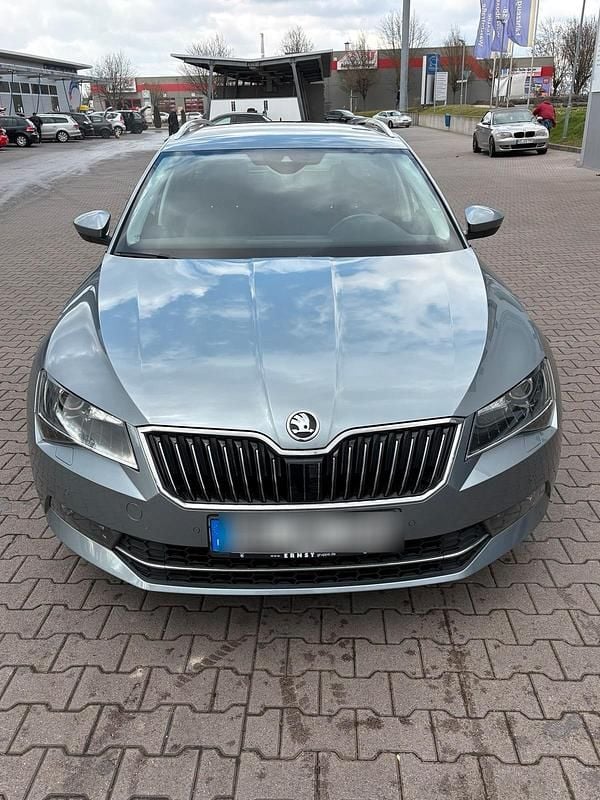 Blau Gebraucht 2017 Skoda Superb Kombi | 15.300 € (Guter Preis) - Bild 1/4