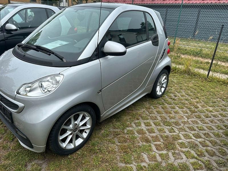 Silber Gebraucht 2013 Smart ForTwo Coupé Passion Kleinwagen | 7.290 € (Fairer Preis) - Bild 1/4