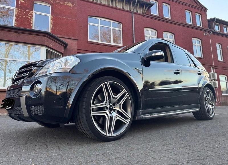 Schwarz Gebraucht 2007 Mercedes ML63 AMG AMG SUV | 12.900 € - Bild 1/4