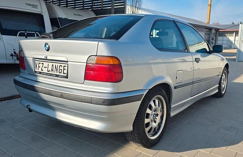 Gebraucht BMW 316 102 PS (75 kW) 1997 Silber Limousine
