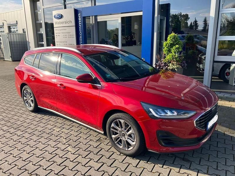 Gebraucht Ford Focus Titanium X 125 PS (91 kW) 2024 Fantastic red tc Kombi