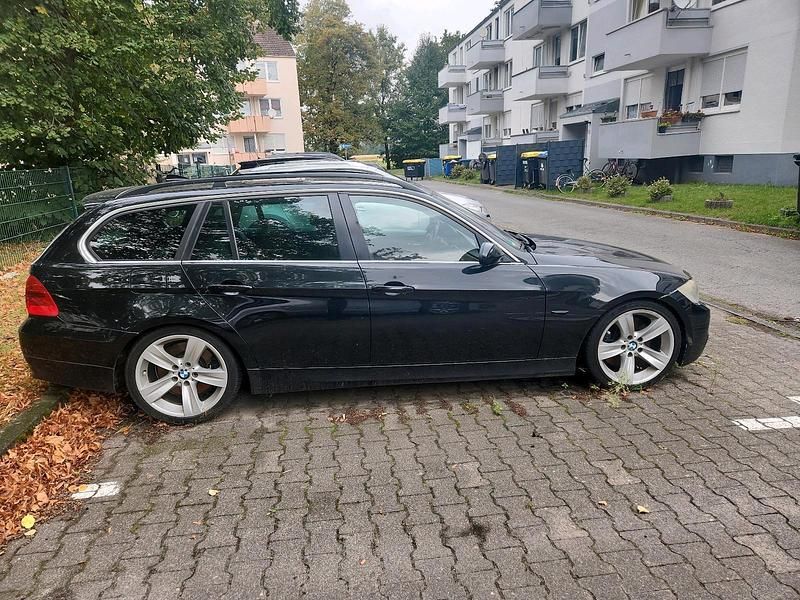 Schwarz Gebraucht 2007 BMW 330 Kombi | 3.499 € (Superpreis) - Bild 1/3