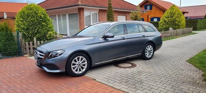 Gebraucht Mercedes E220 Avantgarde 194 PS (142 kW) 2017 Grau Limousine